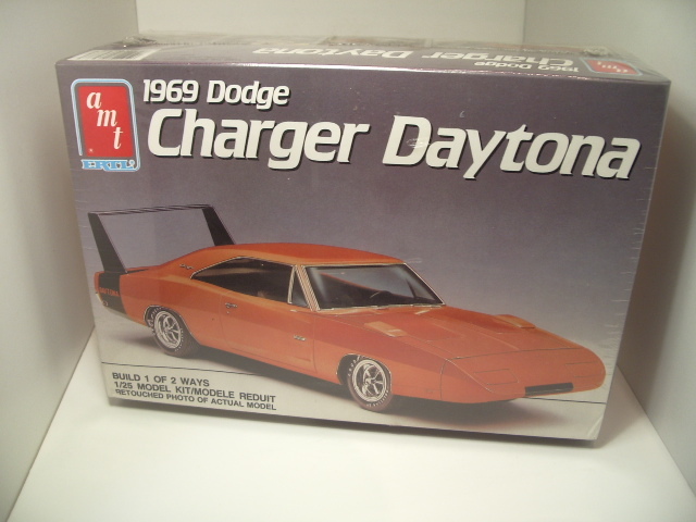 Dodge Charger DAYTONA 1969 de chez amt/ertl au 1/25 N75j
