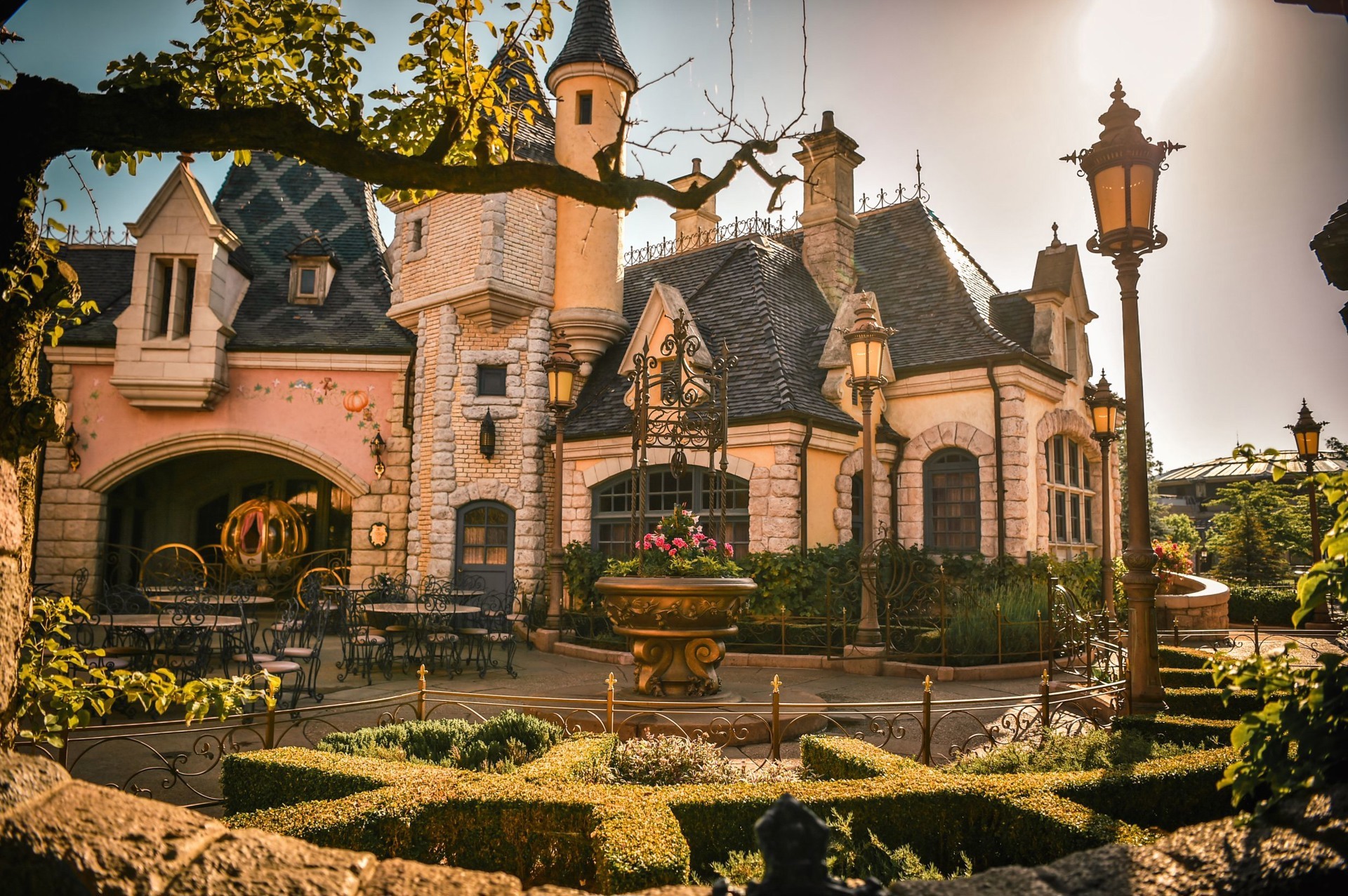 L'Auberge de Cendrillon (Disneyland Parc) - Page 12 6fqa