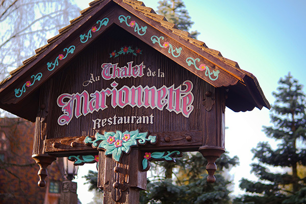 Le Châlet de la Marionnette (Disneyland Parc)  - Page 5 Zlxw