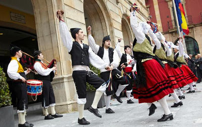 Danse Folklorique, jour de fête nationale du Royaume de Navecs