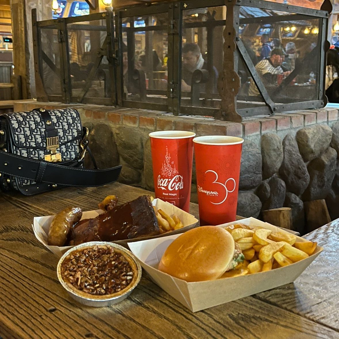 Cowboy Cookout Barbecue (Disneyland Parc)  - Page 7 34dh
