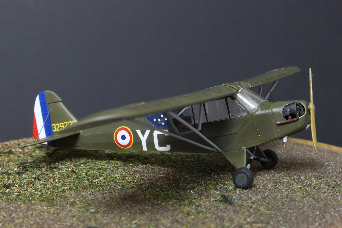 [KP] Piper L-4 Grasshopper (Piper Cub) -1/72 - Déco France - Campagne d'Italie 1944. 85fe