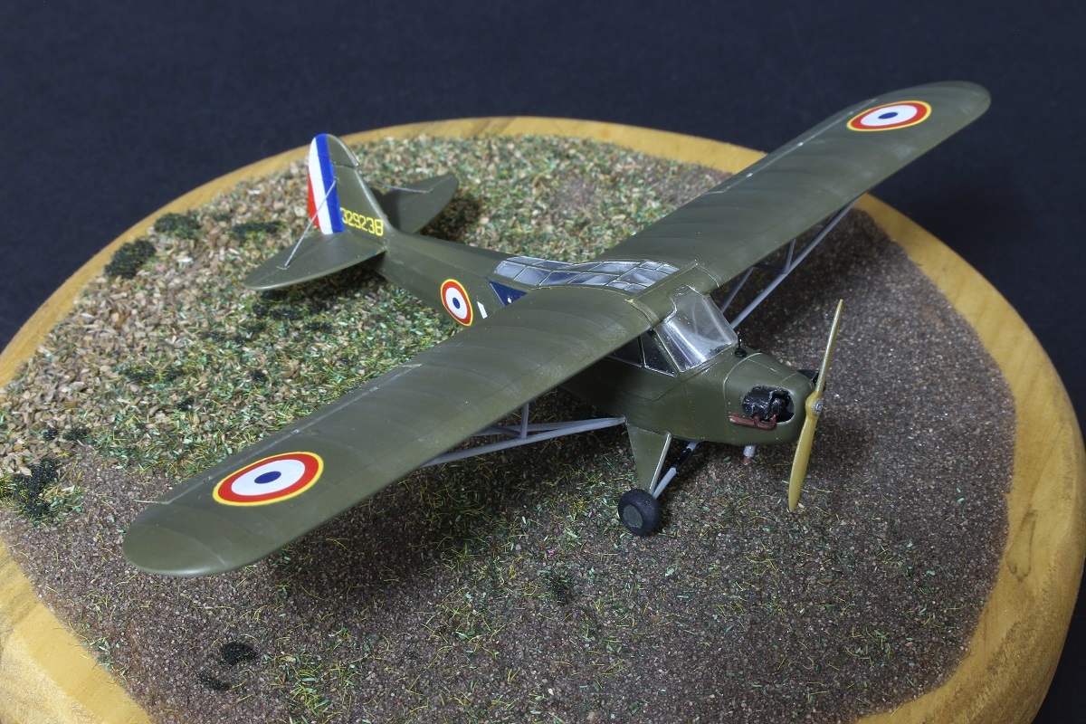 [KP] Piper L-4 Grasshopper (Piper Cub) -1/72 - Déco France - Campagne d'Italie 1944. Uequ