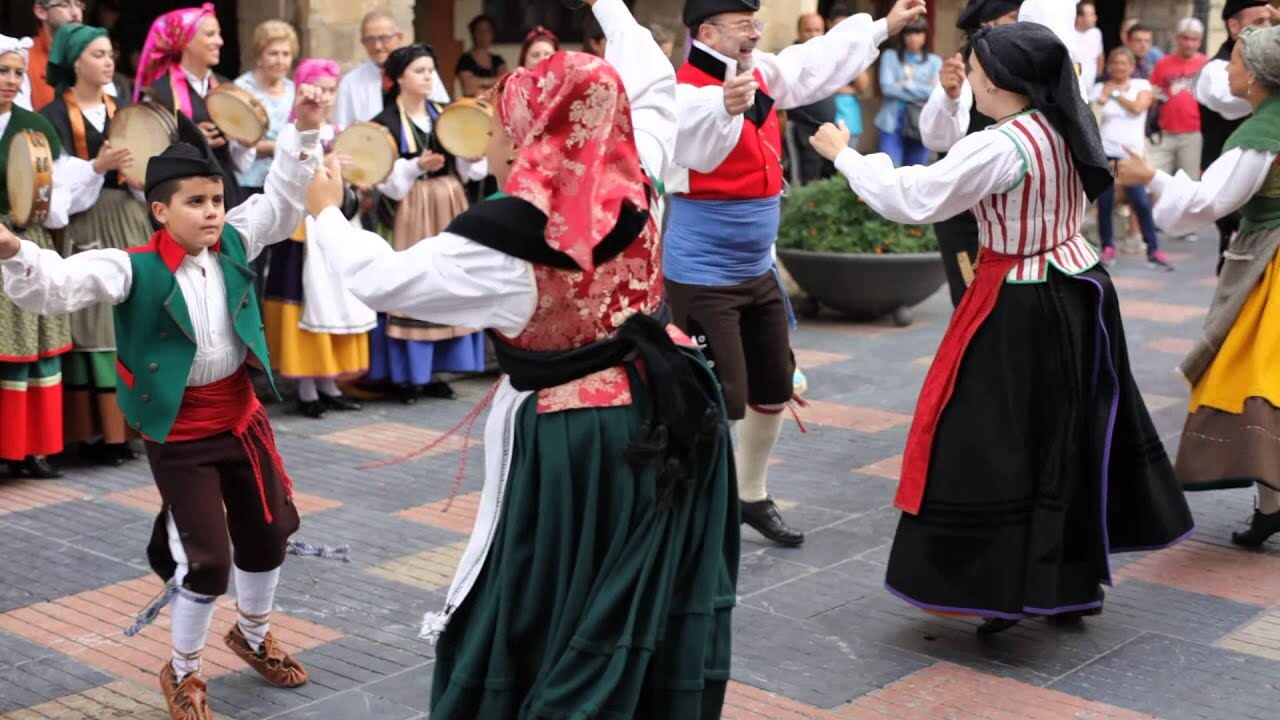 Danseurs Folkloriques Naveceos et Naveceas