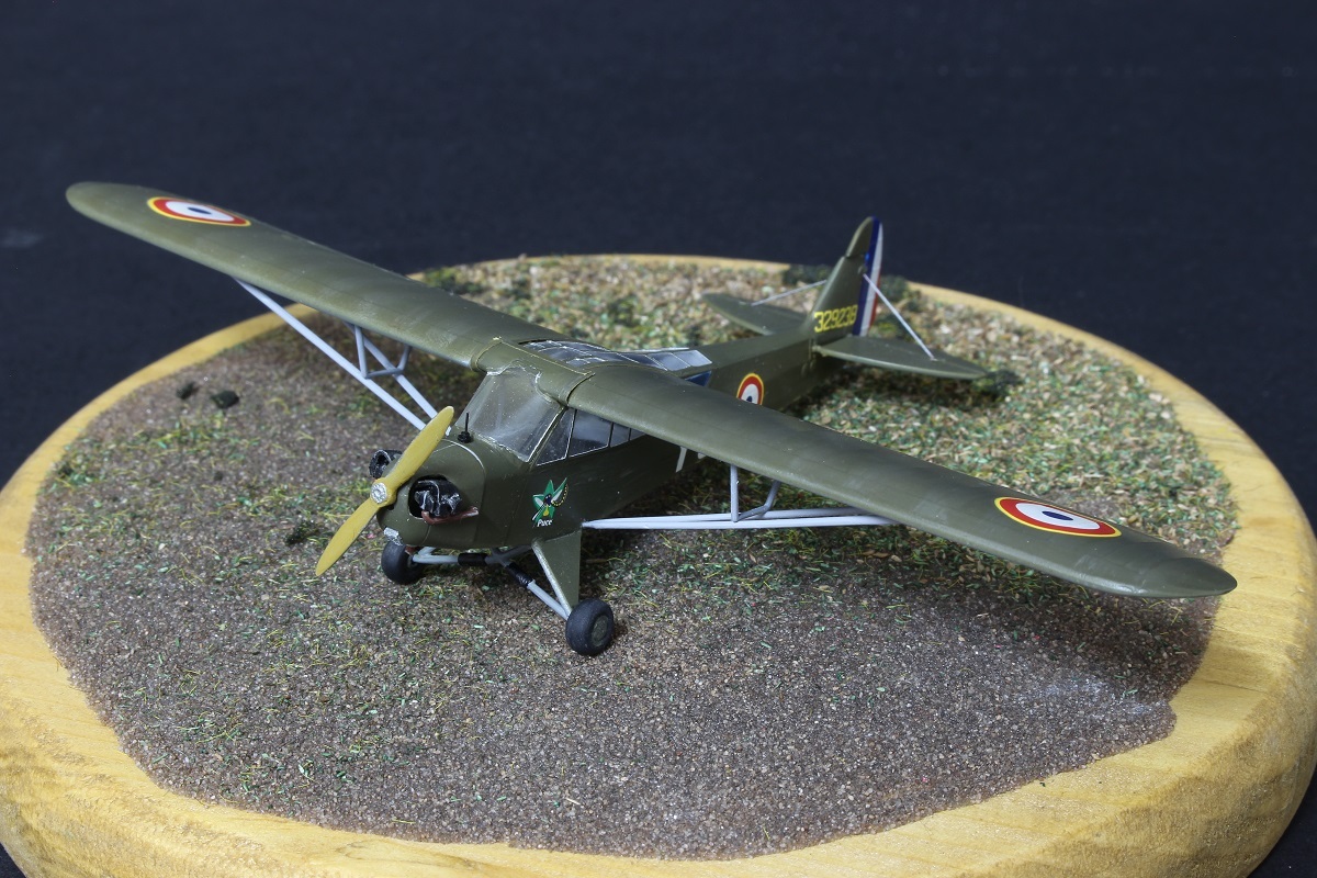[KP] Piper L-4 Grasshopper (Piper Cub) -1/72 - Déco France - Campagne d'Italie 1944. Xvdb