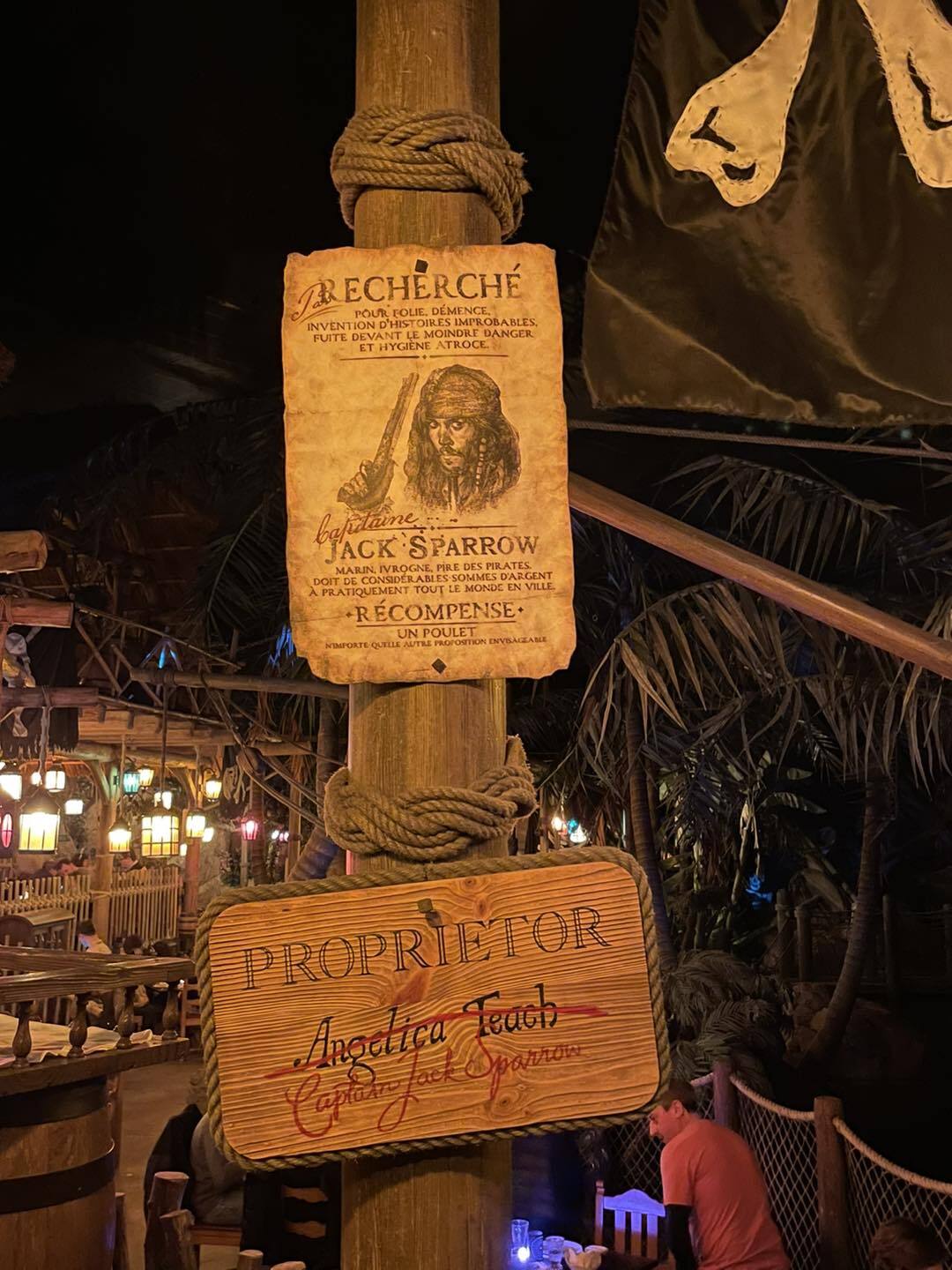 Captain Jack's - Le Restaurant des Pirates (ex- Blue Lagoon" (Disneyland Parc)  - Page 13 Lowe