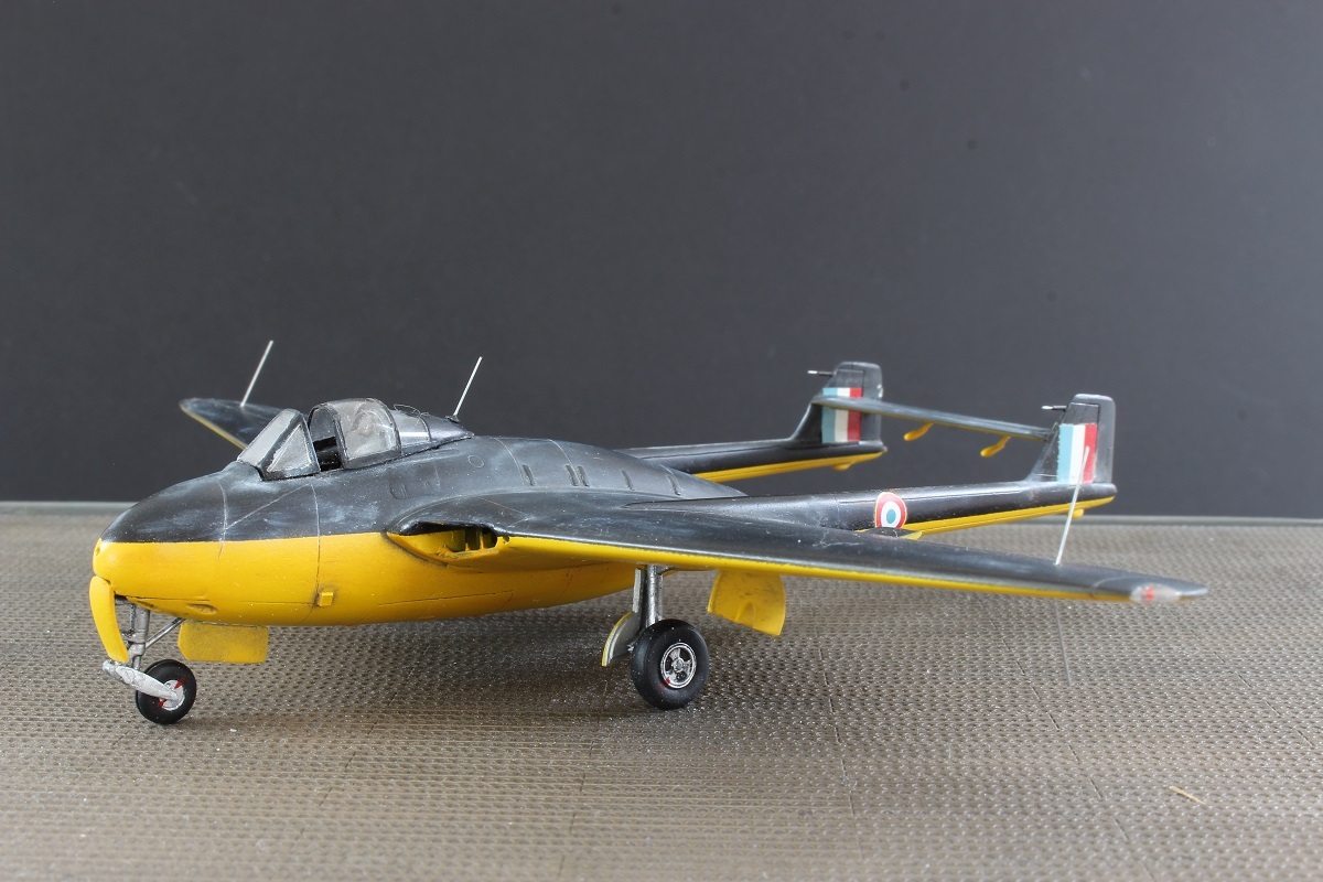 [Amodel] 1/72 - De Havilland Vampire Mk 1  Nppf