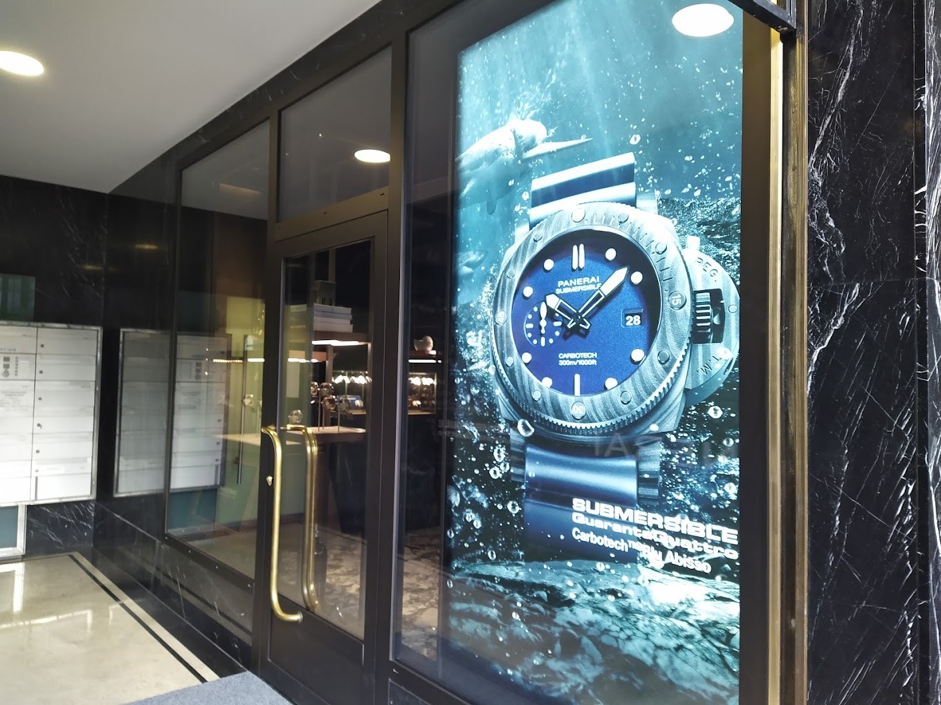 Nouvelle boutique Panerai à Bâle en Suisse T88a