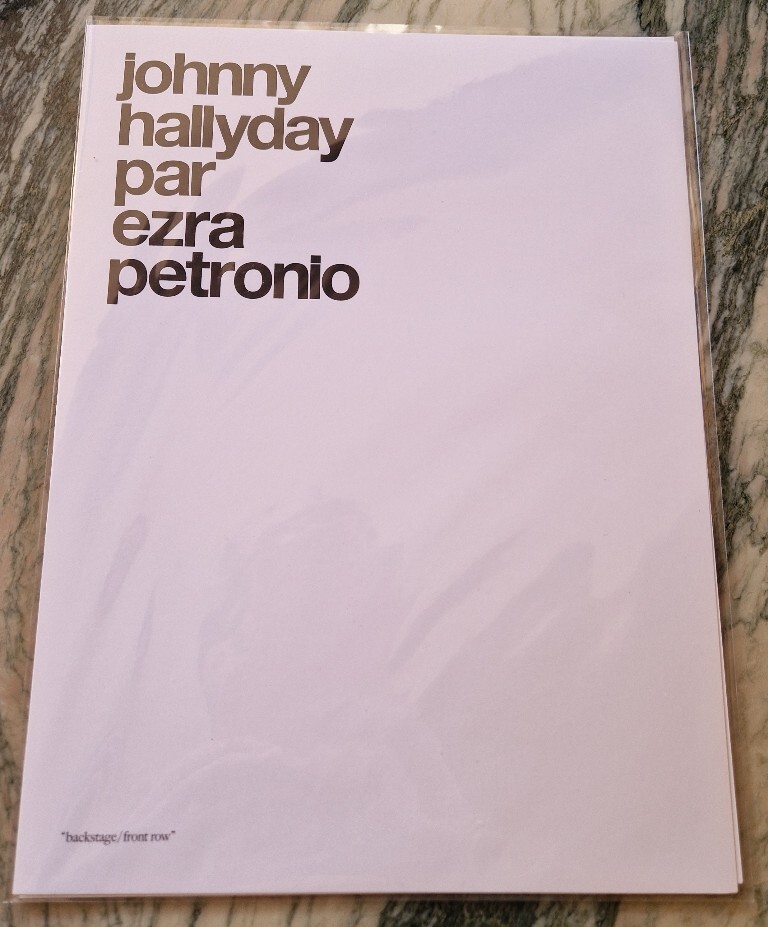 #### JOHNNY HALLYDAY PAR EZRA PETRONIO, CHRONIQUE D'UN CONCERT (LUXE)  #### U0pp