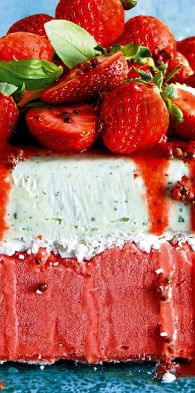Parfait glacé fraises/basilic 1y3v