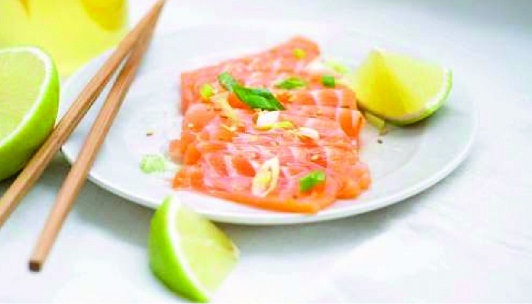 Carpaccio de saumon au sirop de bergamote/gingembre/cardamome 8qgl