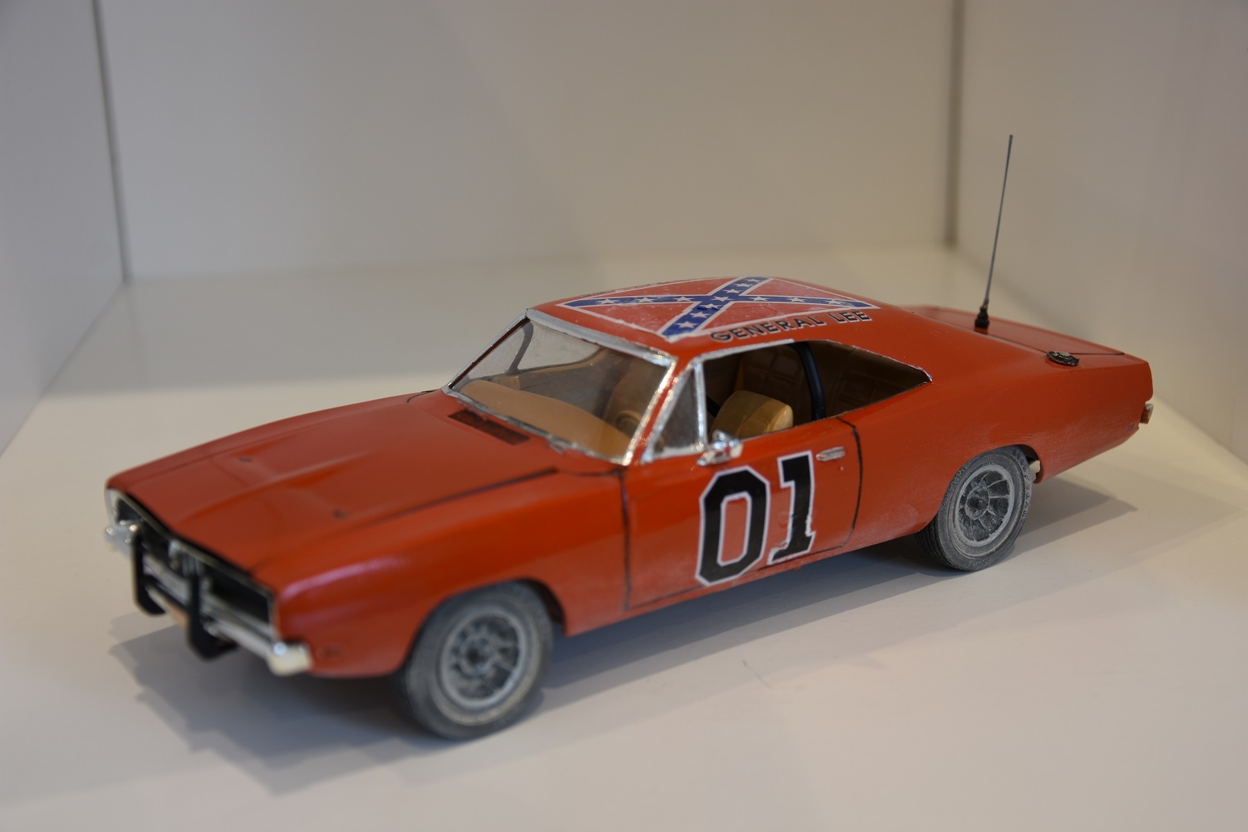 Dodge Charger 1969/70 GENERAL LEE de chez amt/ertl au 1/25 .  - Page 4 0ebg