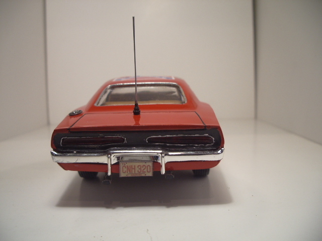 Dodge Charger 1969/70 GENERAL LEE de chez amt/ertl au 1/25 . Mi70