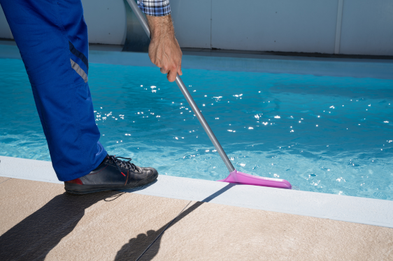 Comment nettoyer le fond de la piscine sans aspirateur ? - Best Hygiene