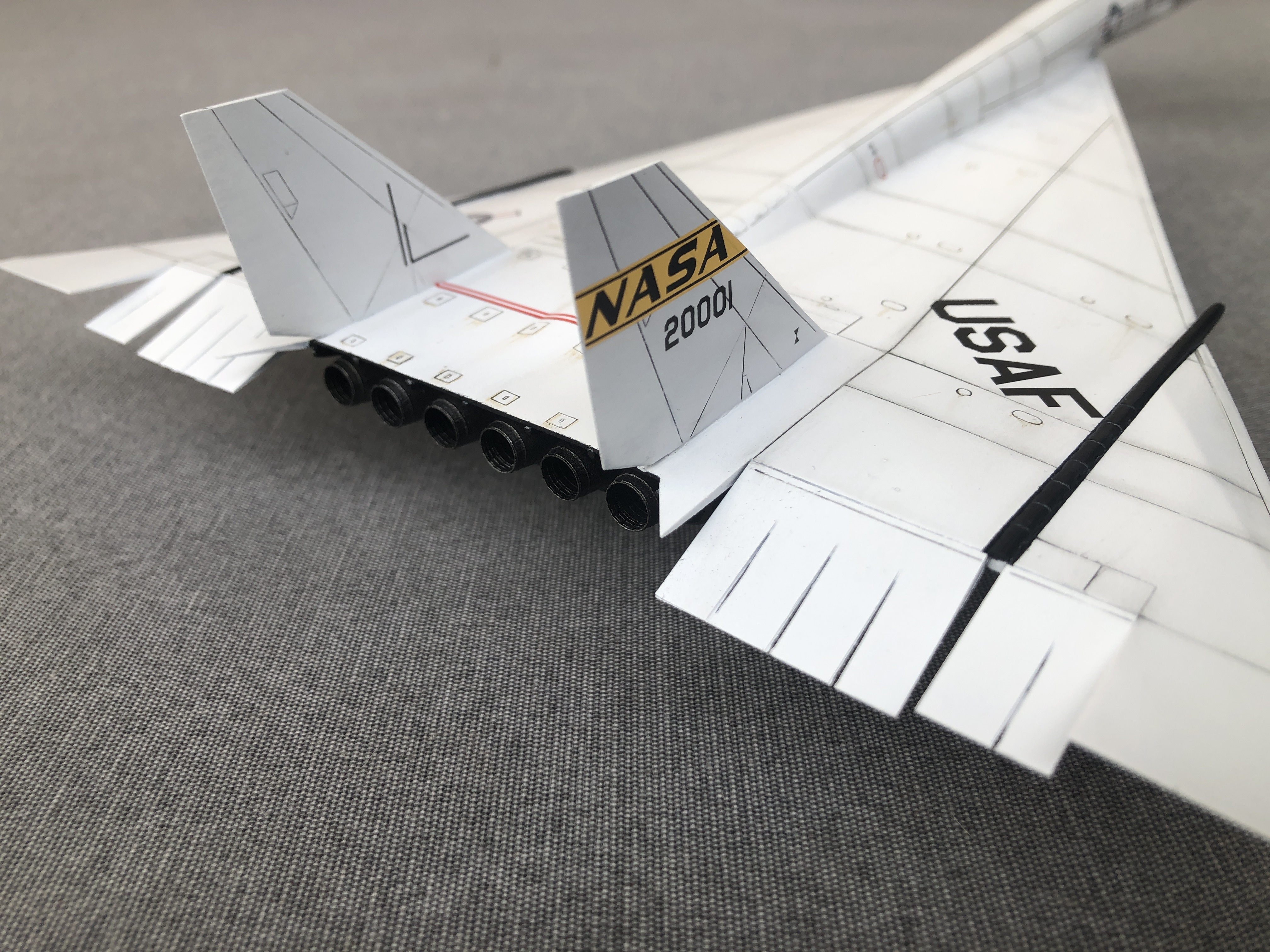 [ARMORY] North American XB-70 Valkyrie  1/144 4qy6