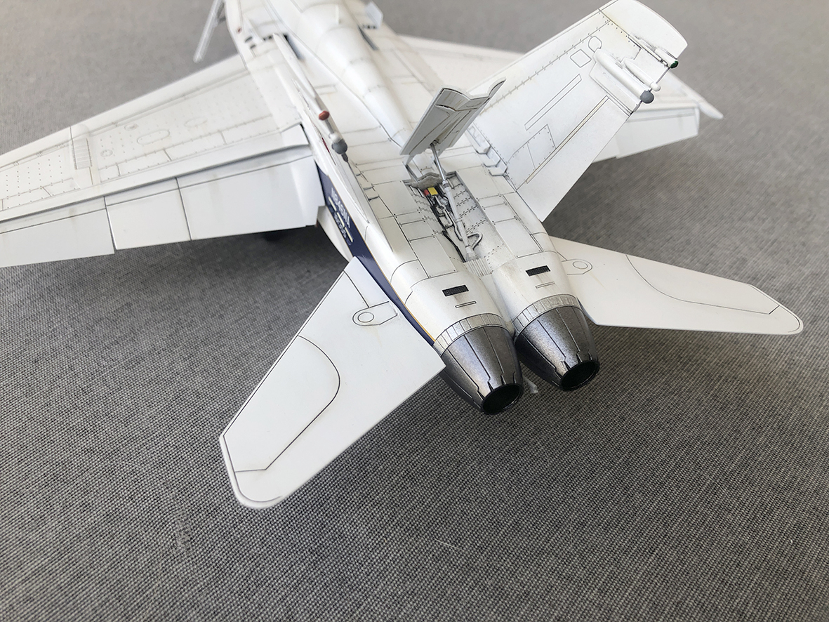 [Hobby Boss] 1/48 - McDonnell-Douglas F/A-18D Hornet NASA  2fdm