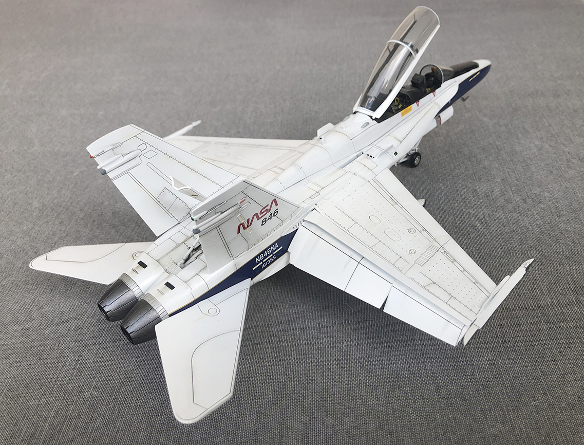 [Hobby Boss] 1/48 - McDonnell-Douglas F/A-18D Hornet NASA  Vztx