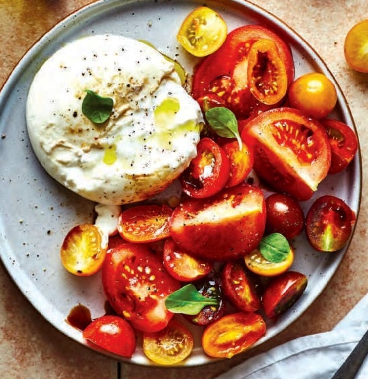 Burratta à la salade de tomates crus et cuites K54f