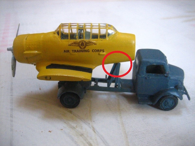 *1/72 - North American T-6 & camion Ford COE- ignoré Th7b