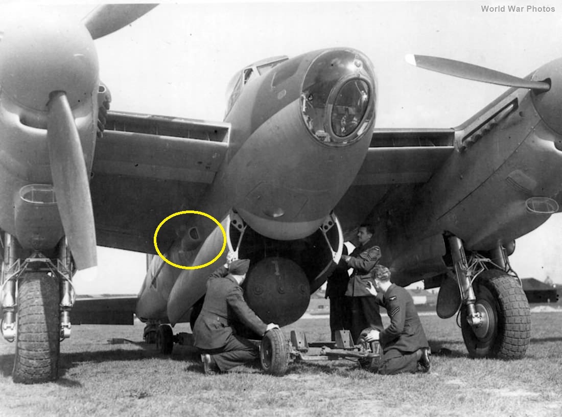 [Airfix] 1/72 - De Havilland Mosquito PR XVI - L'avion d'Yves Ezanno. Un voile de gris... ! - Page 2 Ykf0
