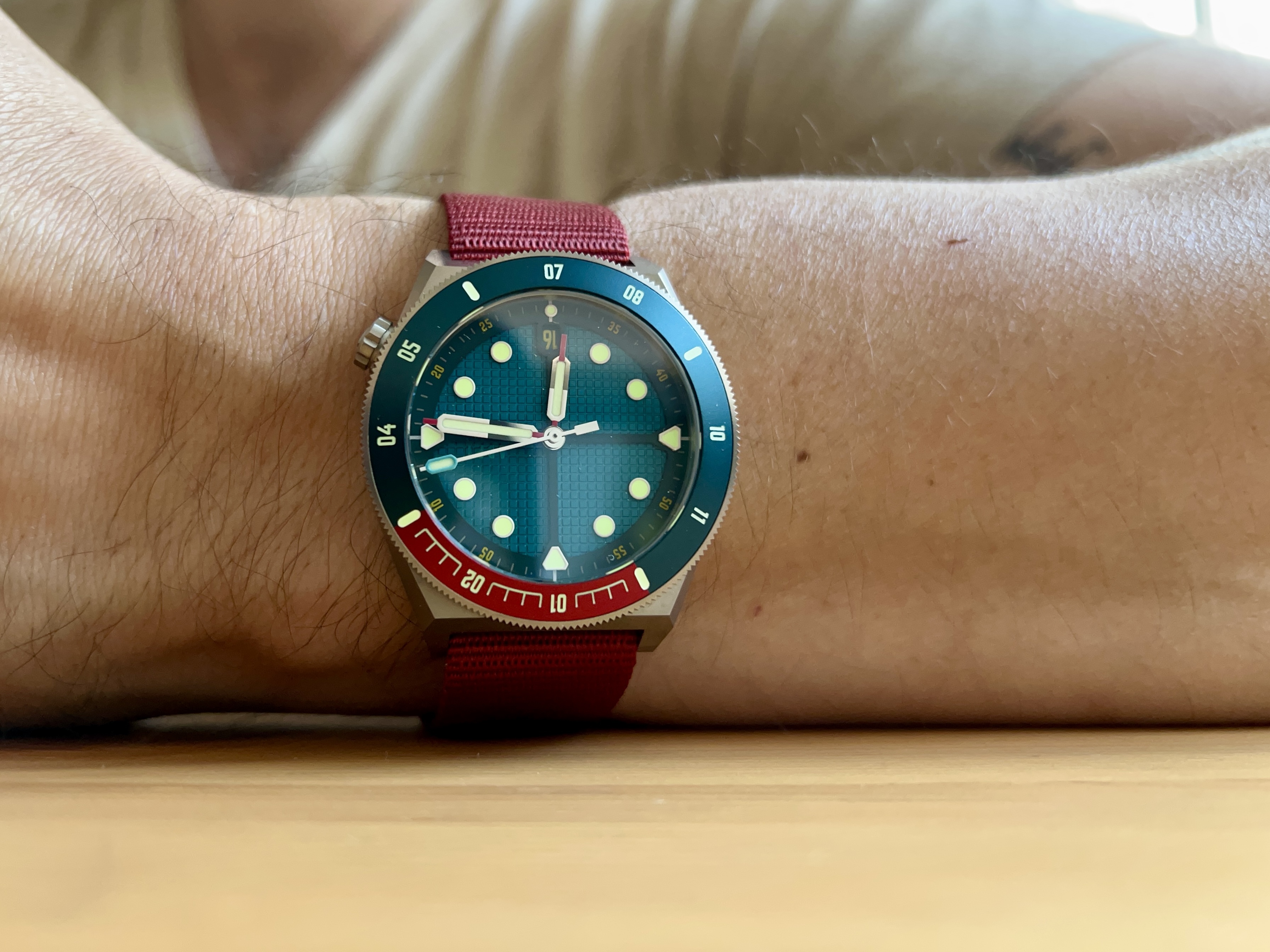 ADPT SERIES 1 – Petite montre colorée Zgzo