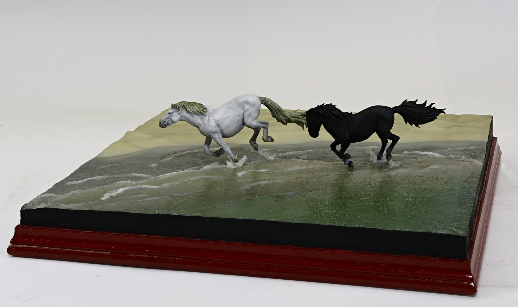 ModelGeek Dio 1/48 2 chevaux qui courent sur une plage. 4tz0