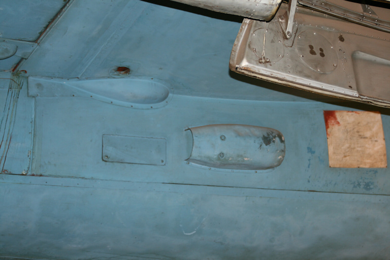[Airfix] 1/72 - De Havilland Mosquito PR XVI - L'avion d'Yves Ezanno. Un voile de gris... ! - Page 2 Mk0q