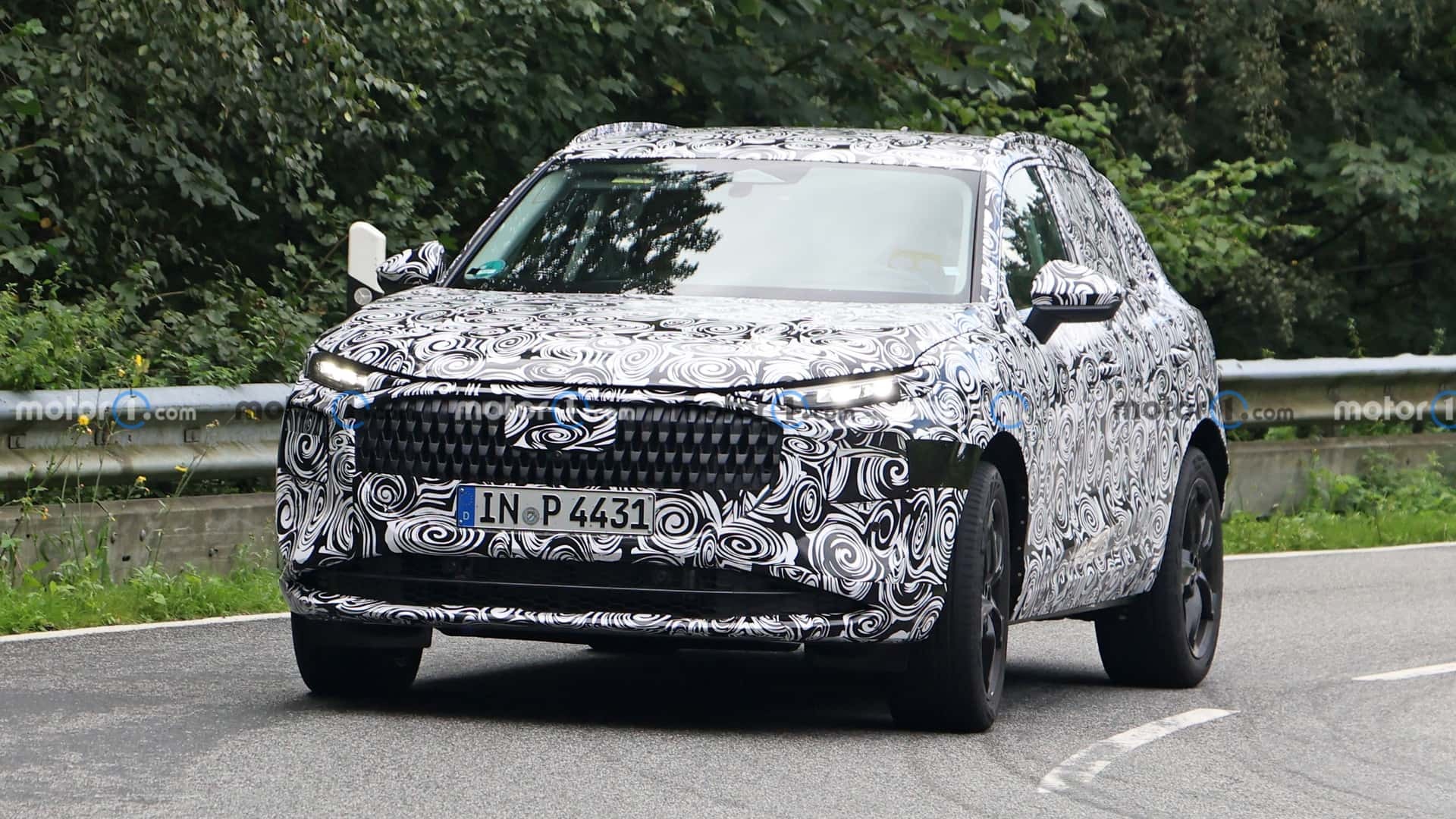 2025 - [Audi] Q3 III Apad