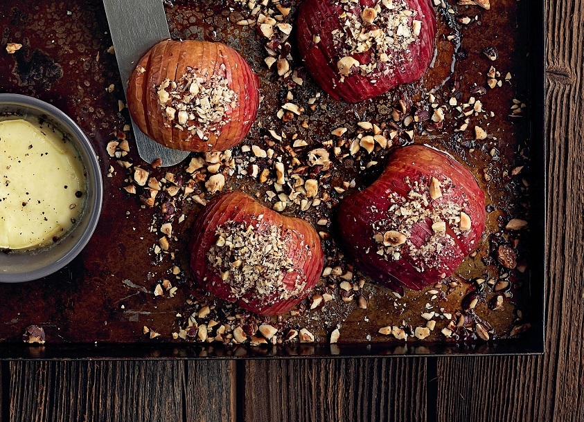 Pommes hasselback à la tomme et chicorée rouge 71ph