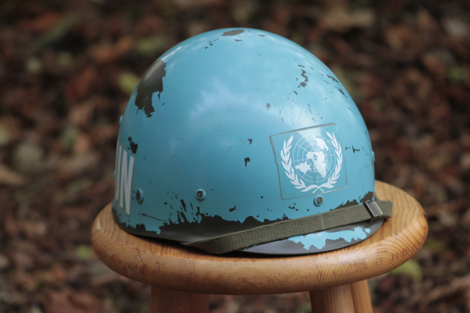un sous-casque des Pays Bas aux couleurs de l'ONU Roaf