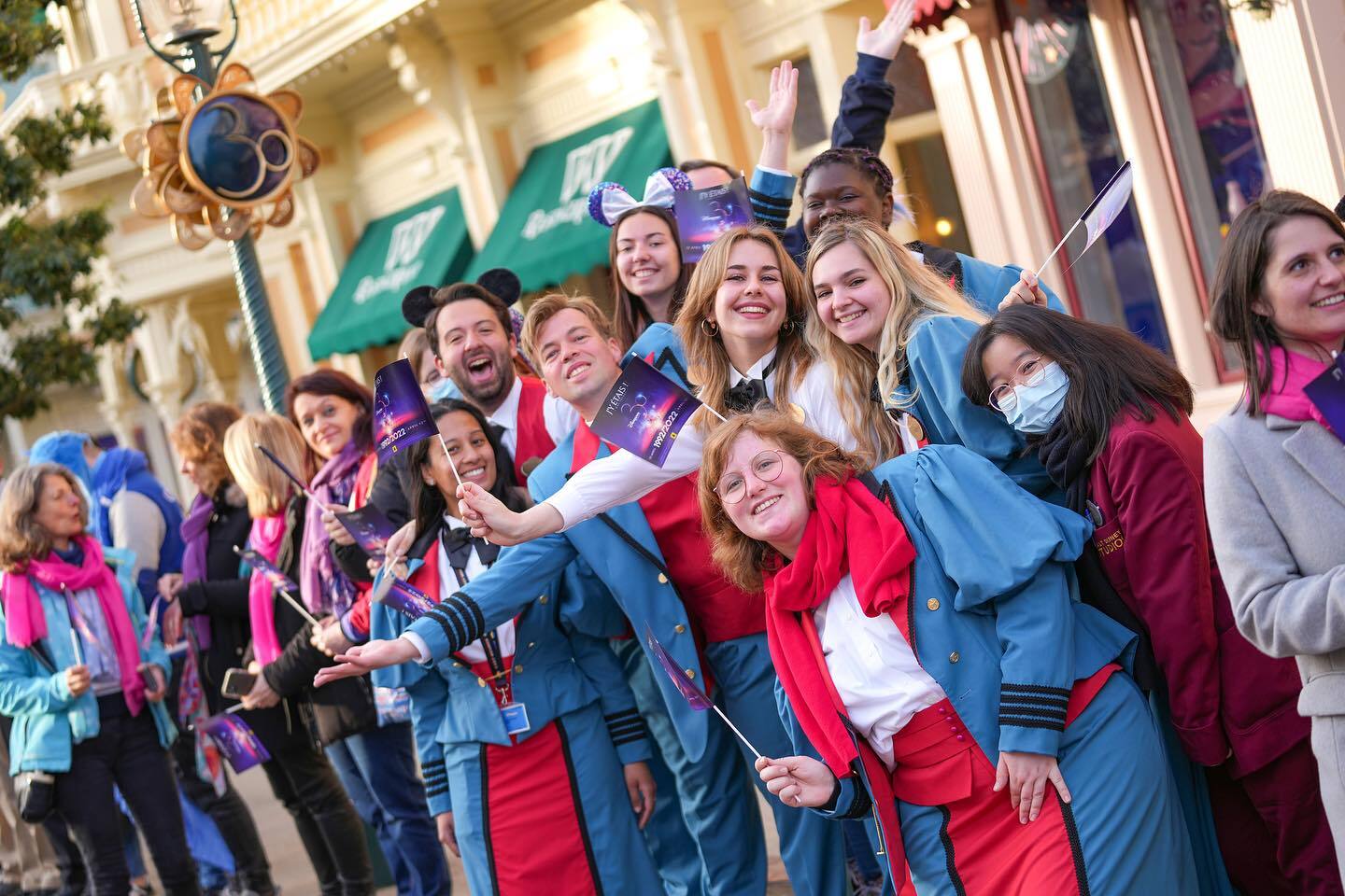 Les Ambassadeurs de Disneyland Paris  - Page 8 O0uj