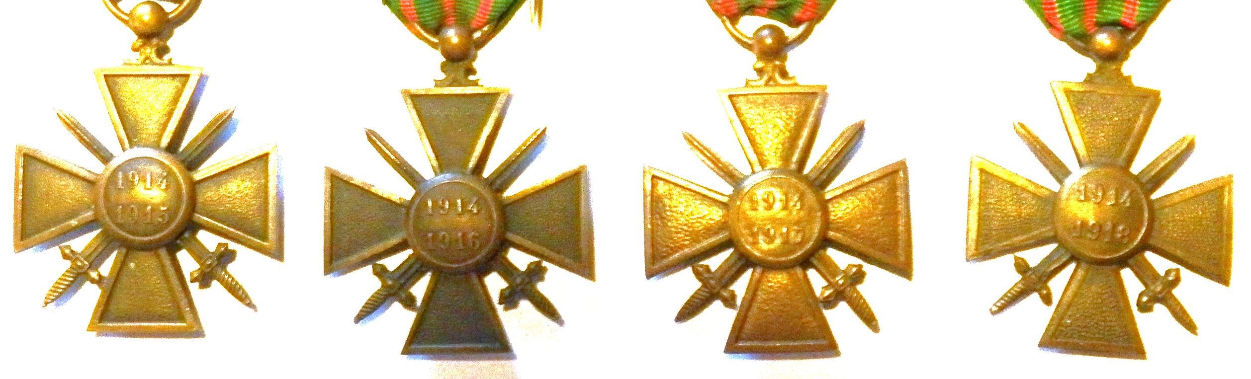 Différence croix de guerre 17-18 Ao4r