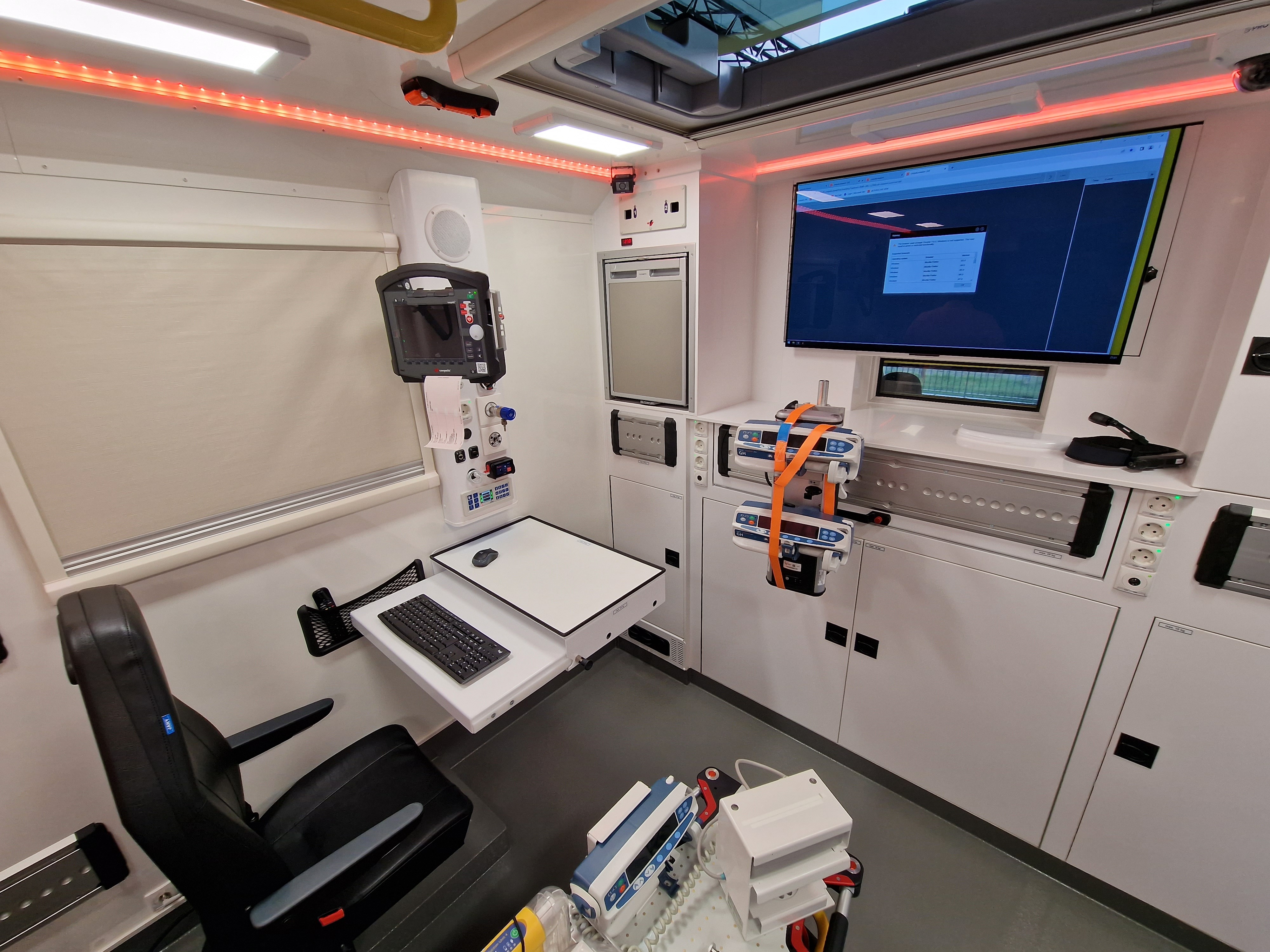 Nouvelle ambulance haute technologie pour l’UZ Brussel  8tcb