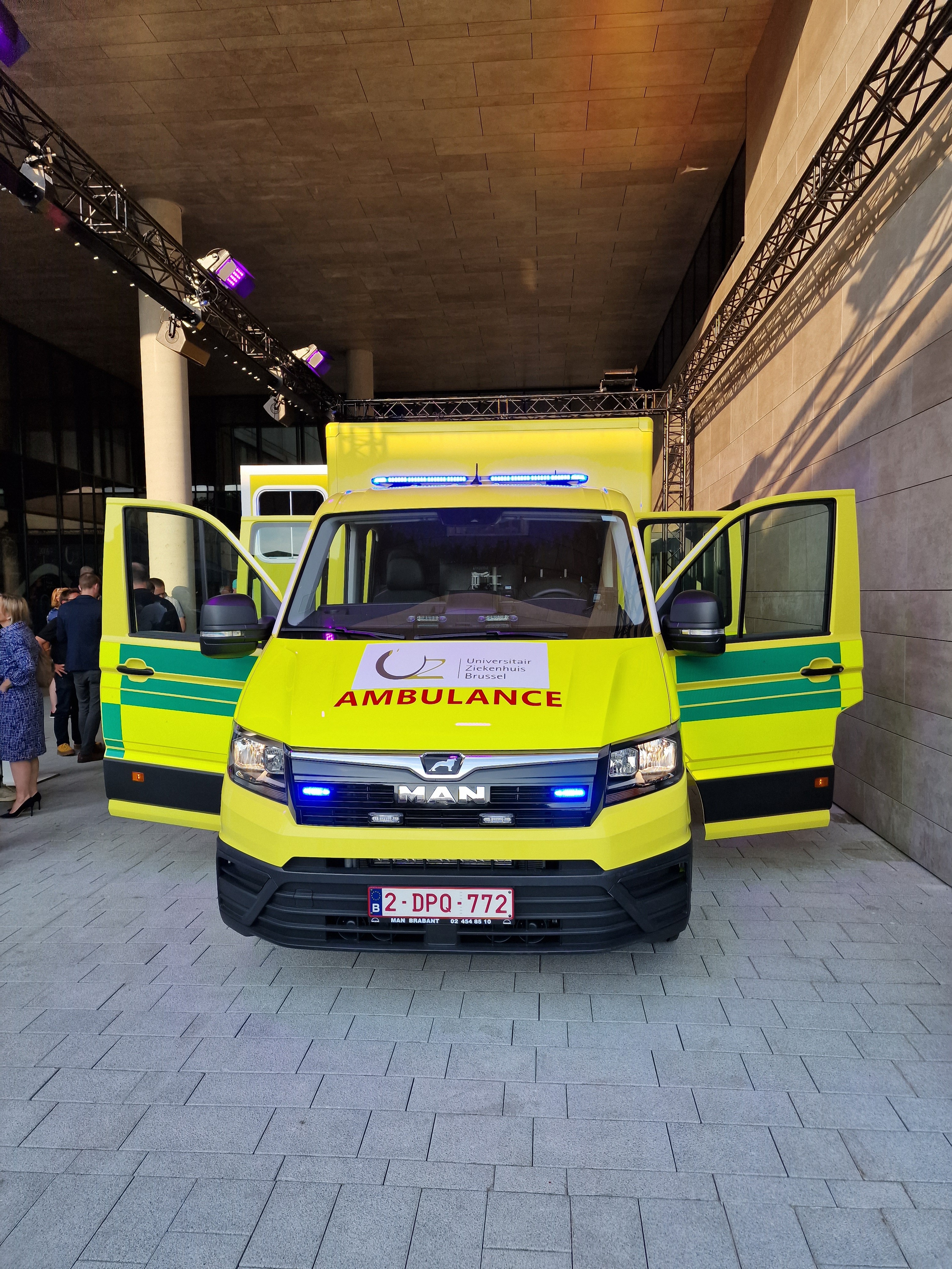 Nouvelle ambulance haute technologie pour l’UZ Brussel  9nlc