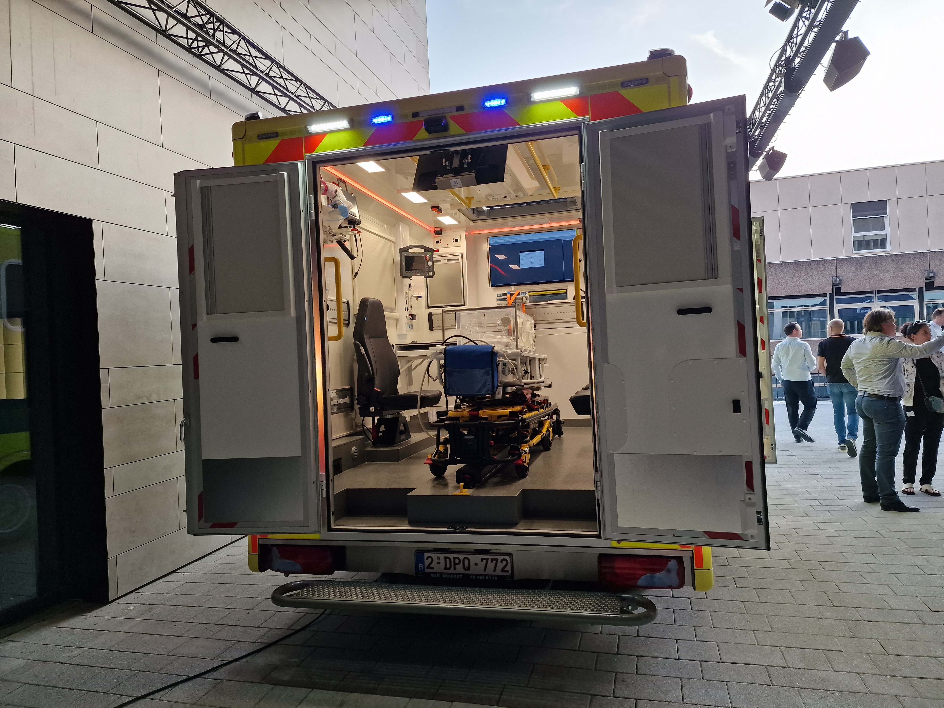 Nouvelle ambulance haute technologie pour l’UZ Brussel  Exhb