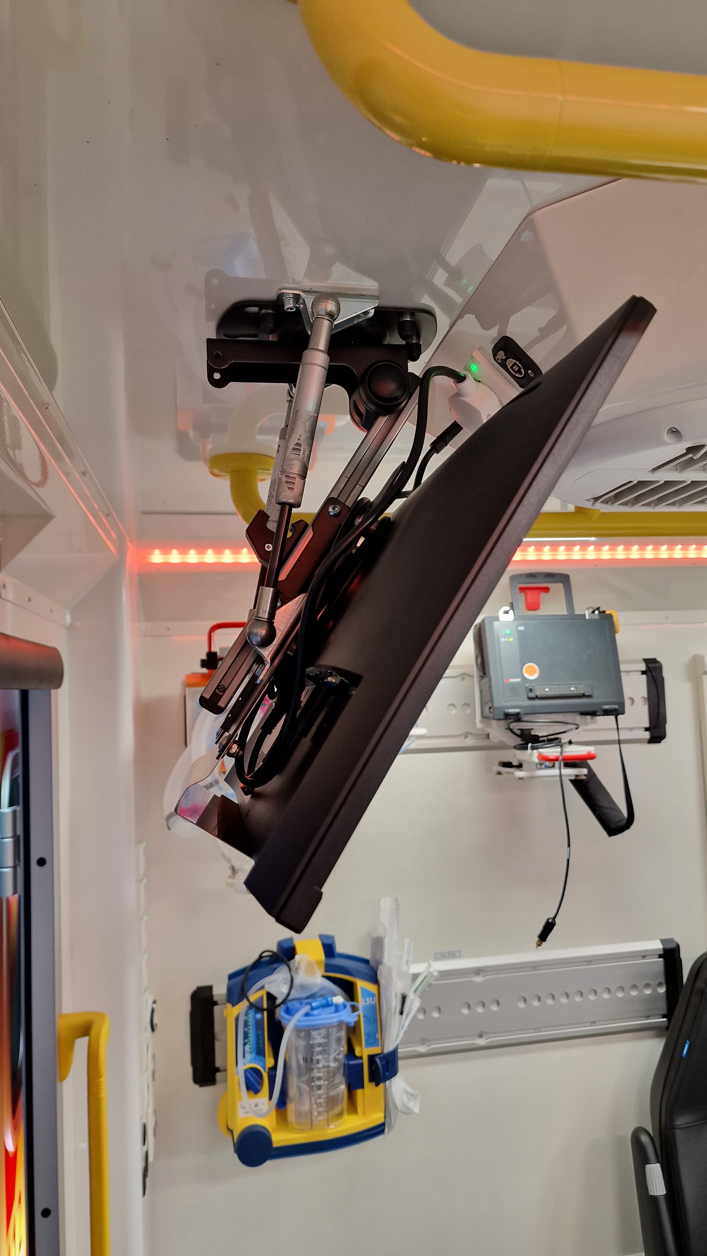 Nouvelle ambulance haute technologie pour l’UZ Brussel  Tf9g
