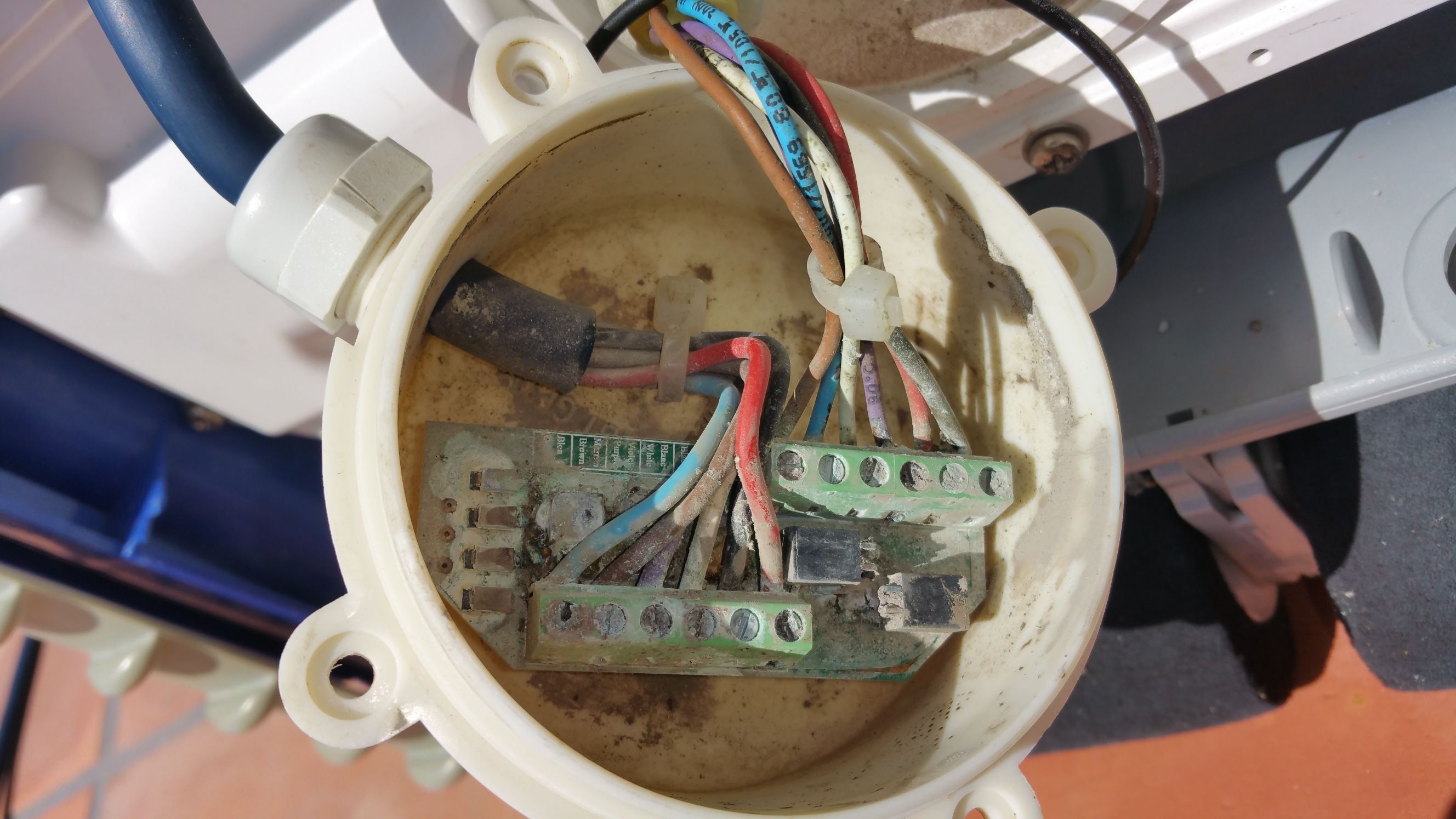 carte oxydée dans son boitier dans le robot.