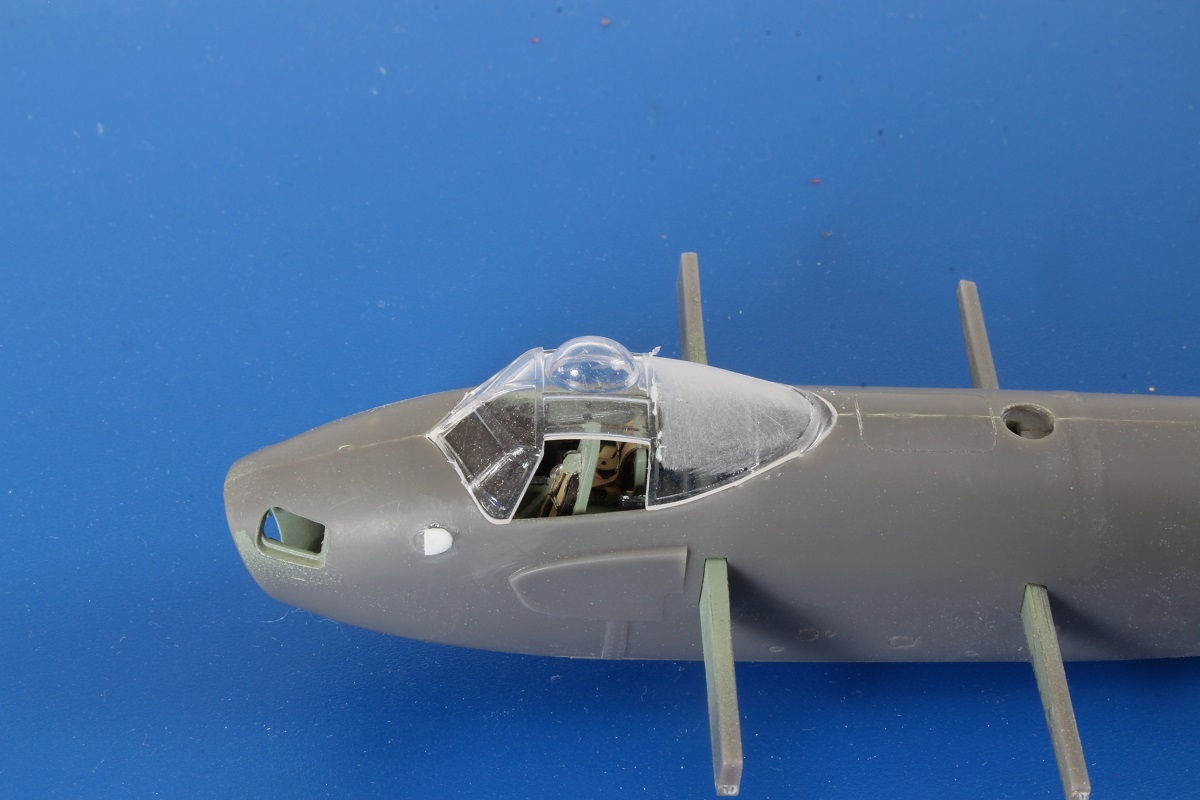 [Airfix] 1/72 - De Havilland Mosquito PR XVI - L'avion d'Yves Ezanno. Un voile de gris... ! - Page 4 Dhxf