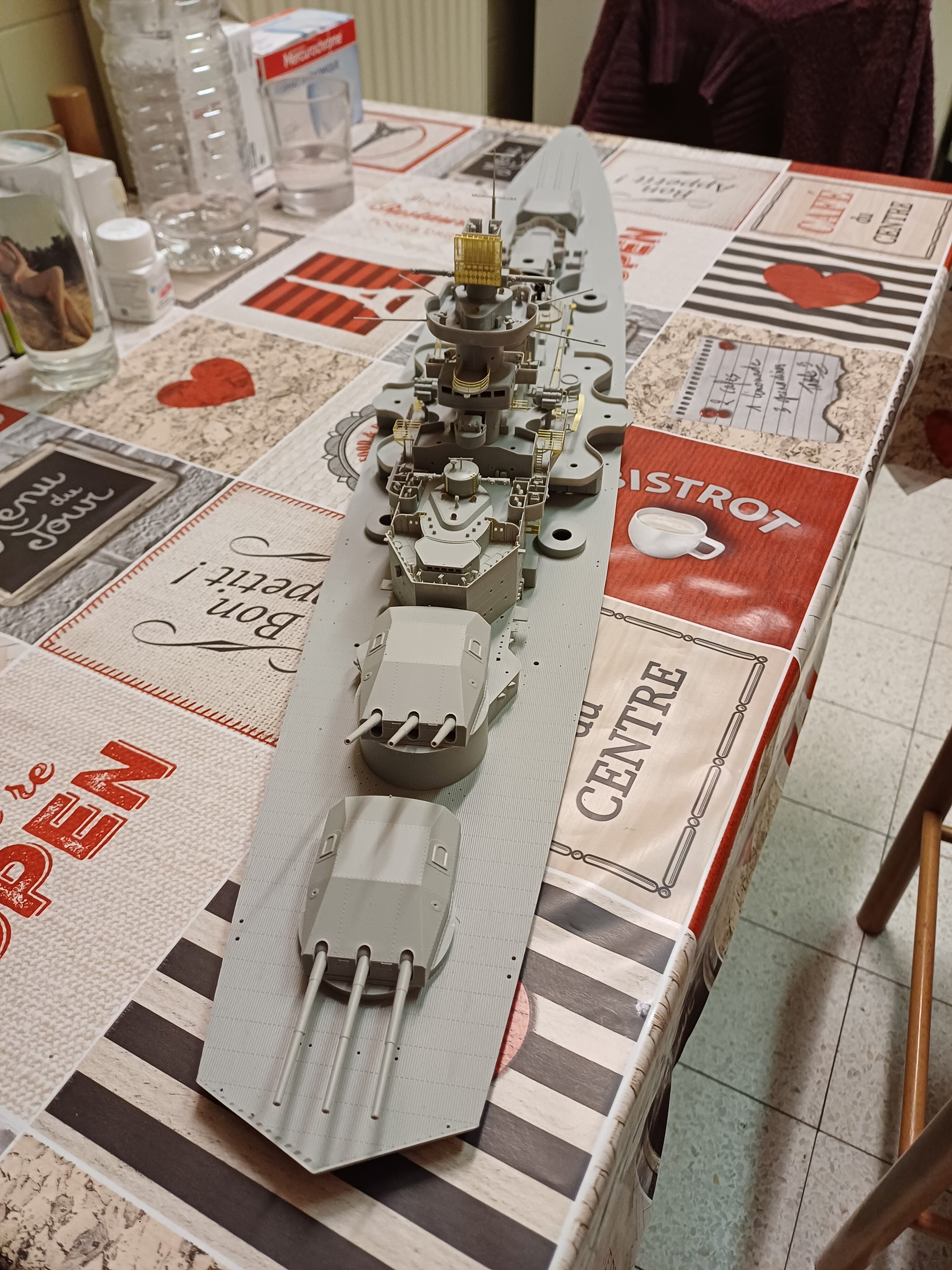 Scharnhorst au 1/200 de chez trumpeter .  Hpx8
