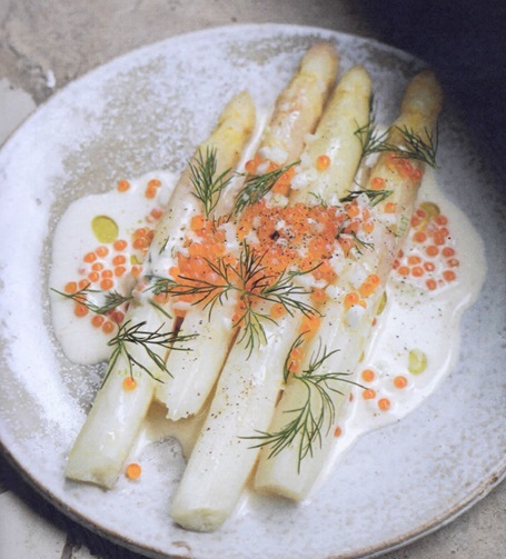 Asperges à la crème d'oeufs de truite 3adz