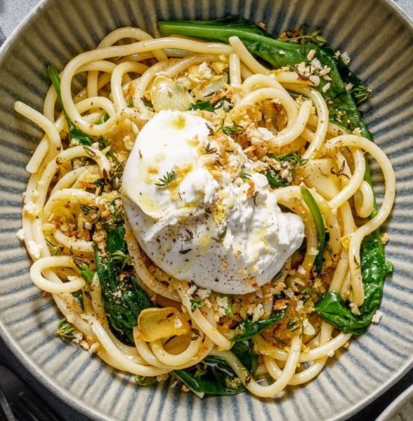 Spaghettis aux épinards et burrata 573u