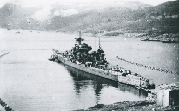 Scharnhorst au 1/200 de chez trumpeter .  M5t0