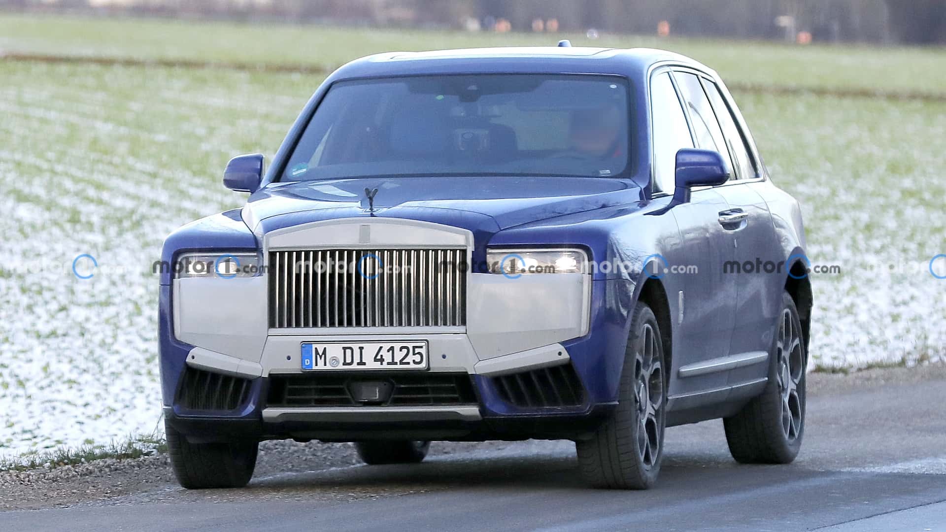 2017 - [Rolls-Royce] SUV Cullinan - Page 16 Pb0v