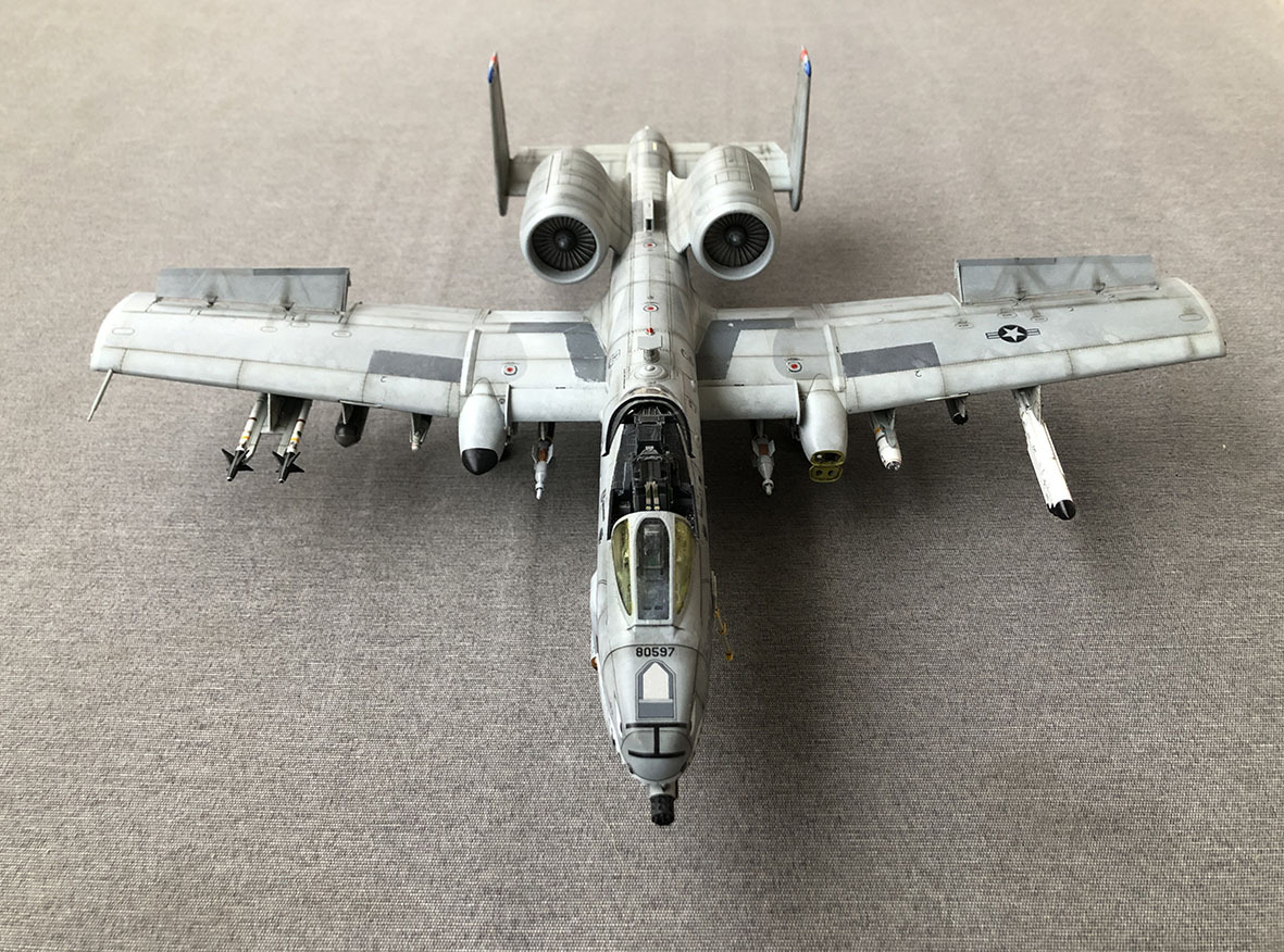 [Academy] 1/48 - Fairchild A-10C Thunderbolt II (Warthog)   Q7bb