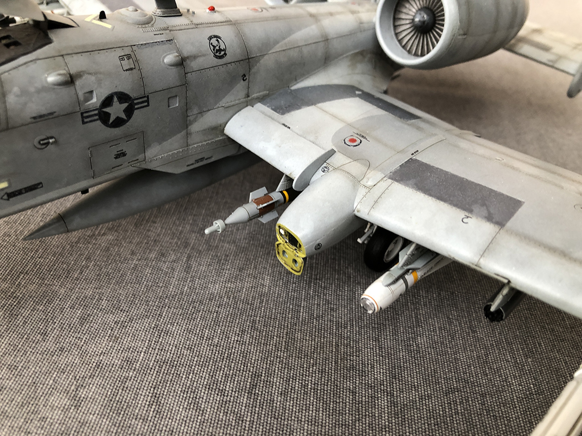 [Academy] Fairchild A-10C Thunderbolt II (Warthog)  1/48 Tpz4