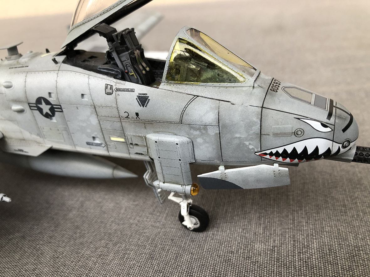 [Academy] Fairchild A-10C Thunderbolt II (Warthog)  1/48 Uto5