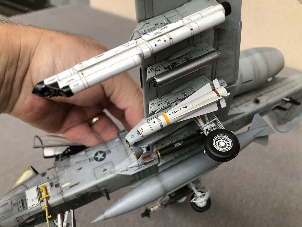[Academy] 1/48 - Fairchild A-10C Thunderbolt II (Warthog)   Ywfg