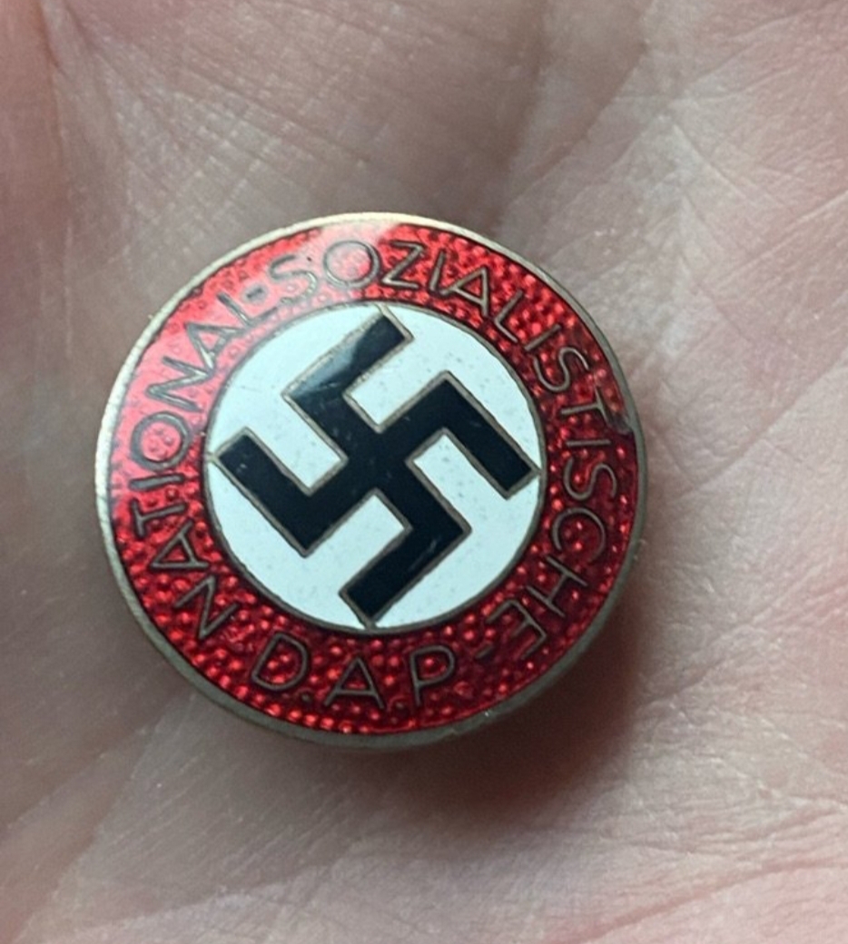 Identifícation et estimation badge NSDAP Qwgo