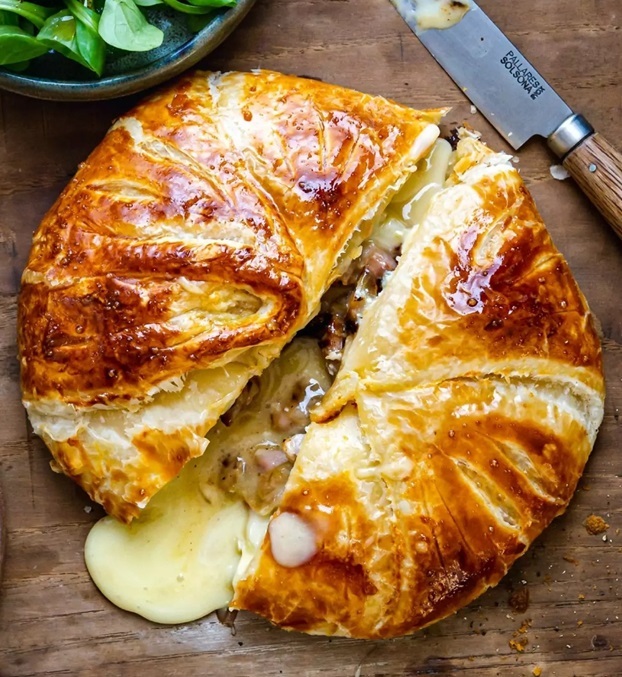 Camembert en croûte aux lardons et pommes de terre 0i9i