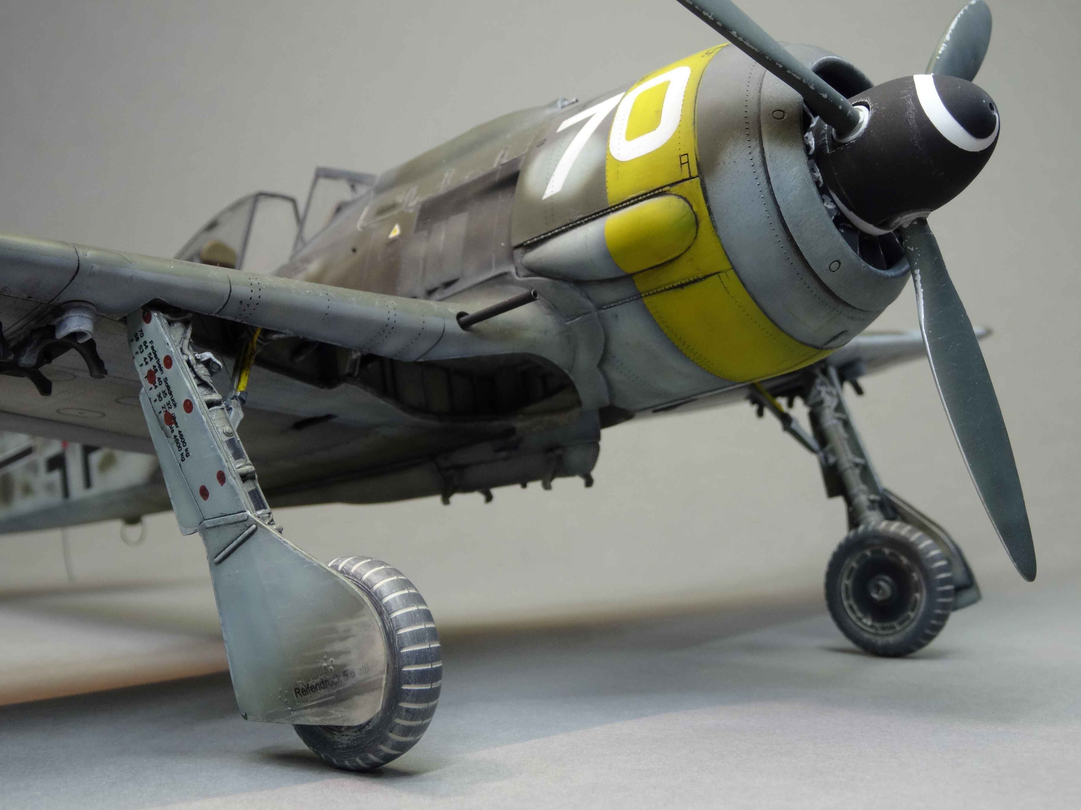 [Revell] 1/32 - Focke-Wulf Fw 190 F-8   6./SG 10   (fw190) 2j6r